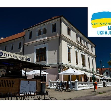 Grandhotel Sluchatko - Ex Zamecky Hotel Vranov nad Dyji Exterior photo